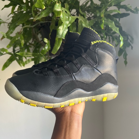 Jordan Retro 5 Venom Black Sneakers - Picture 10 of 15